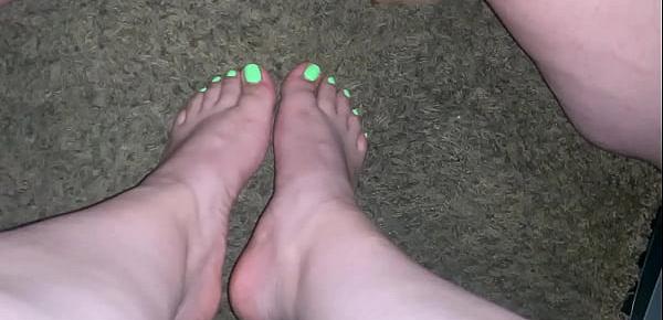  Cum on beautiful sexy feet (GreenToes)